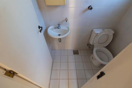 Casa de condomínio à venda com 275m², 4 quartos e 4 vagasBanheiro da Área de Serviço