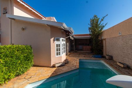 Casa de condomínio à venda com 275m², 4 quartos e 4 vagasÁrea Externa