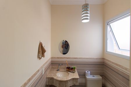 Casa de condomínio à venda com 275m², 4 quartos e 4 vagasLavabo