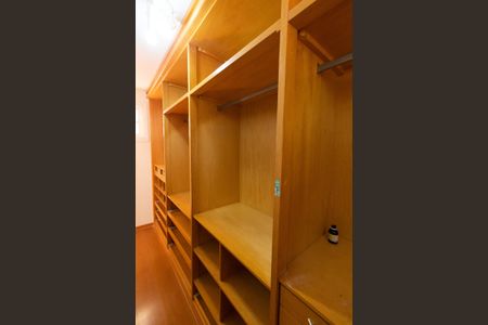 Casa de condomínio à venda com 275m², 4 quartos e 4 vagasCloset/Suite 3