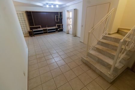 Casa de condomínio à venda com 275m², 4 quartos e 4 vagasSala de TV