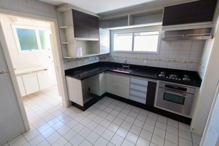 Casa de condomínio à venda com 275m², 4 quartos e 4 vagasCozinha