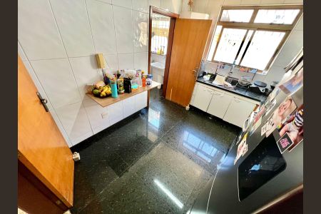 Apartamento à venda com 250m², 4 quartos e 2 vagasCozinha