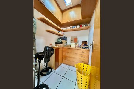 Apartamento à venda com 250m², 4 quartos e 2 vagasQuartinho