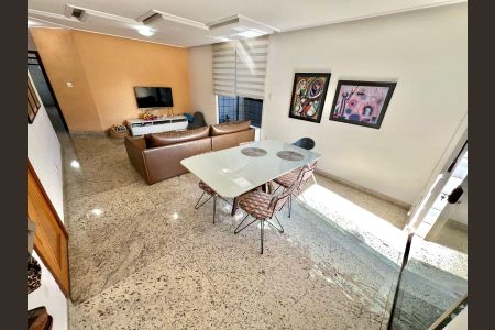 Apartamento à venda com 250m², 4 quartos e 2 vagasSala