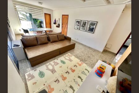 Apartamento à venda com 250m², 4 quartos e 2 vagasSala