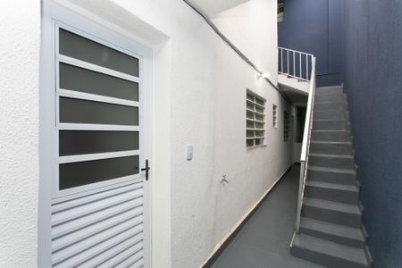 Casa para alugar com 130m², 2 quartos e 1 vaga Casa para alugar com 130m², 2 quartos e 1 vagaEscada - Área de Serviço