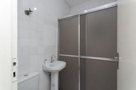 Casa para alugar com 130m², 2 quartos e 1 vaga Casa para alugar com 130m², 2 quartos e 1 vagaBanheiro Social