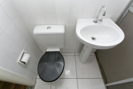 Casa para alugar com 130m², 2 quartos e 1 vaga Casa para alugar com 130m², 2 quartos e 1 vagaBanheiro Social