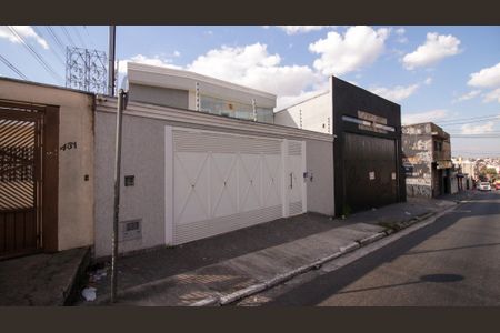 Casa à venda com 94m², 2 quartos e 2 vagas Casa à venda com 94m², 2 quartos e 2 vagasFachada
