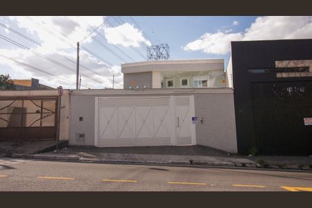 Casa à venda com 94m², 2 quartos e 2 vagas Casa à venda com 94m², 2 quartos e 2 vagasFachada