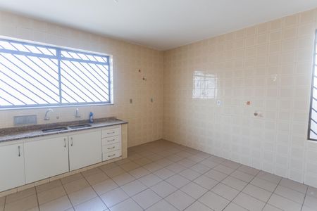 Casa à venda com 292m², 3 quartos e 6 vagas Casa à venda com 292m², 3 quartos e 6 vagasCozinha