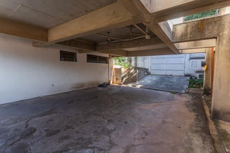 Casa à venda com 292m², 3 quartos e 6 vagas Casa à venda com 292m², 3 quartos e 6 vagasGaragem