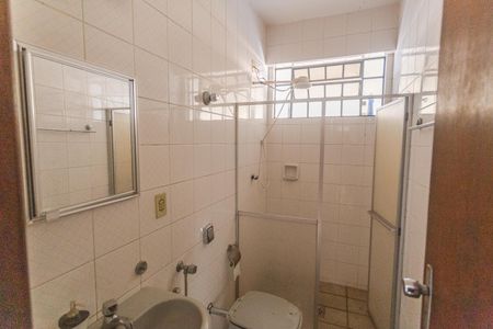 Casa à venda com 292m², 3 quartos e 6 vagas Casa à venda com 292m², 3 quartos e 6 vagasBanheiro de serviço