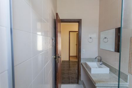 Casa à venda com 292m², 3 quartos e 6 vagas Casa à venda com 292m², 3 quartos e 6 vagasBanheiro Social