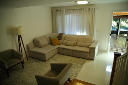 Casa à venda com 201m², 3 quartos e 3 vagasSala