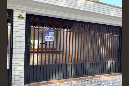 Casa à venda com 201m², 3 quartos e 3 vagasFachada