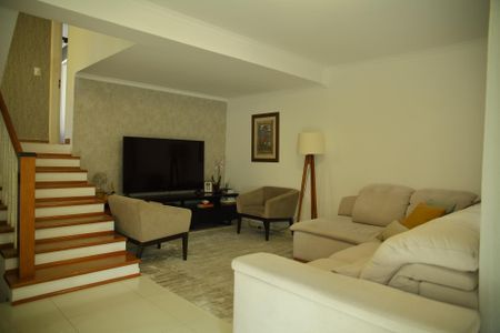 Casa à venda com 201m², 3 quartos e 3 vagasSala