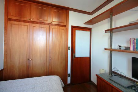 Apartamento à venda com 170m², 4 quartos e 2 vagasQuarto 3