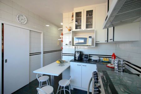 Apartamento à venda com 170m², 4 quartos e 2 vagasCozinha