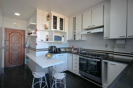 Apartamento à venda com 170m², 4 quartos e 2 vagasCozinha