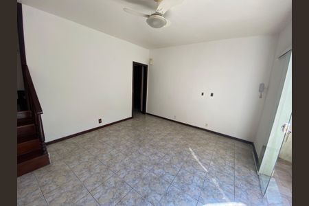 Casa à venda com 280m², 5 quartos e 1 vaga Casa à venda com 280m², 5 quartos e 1 vagaSala