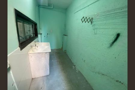 Casa à venda com 280m², 5 quartos e 1 vaga Casa à venda com 280m², 5 quartos e 1 vagaArea de Serviço