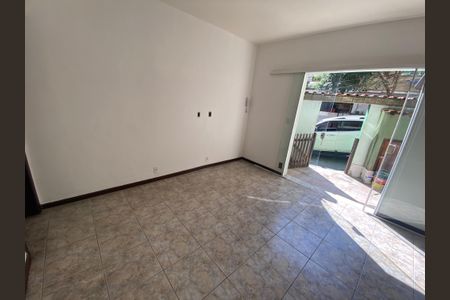 Casa à venda com 280m², 5 quartos e 1 vaga Casa à venda com 280m², 5 quartos e 1 vagaSala