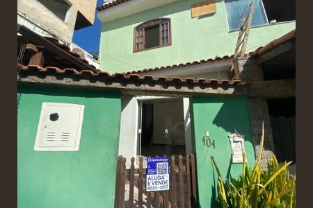 Casa à venda com 280m², 5 quartos e 1 vaga Casa à venda com 280m², 5 quartos e 1 vagaFachada