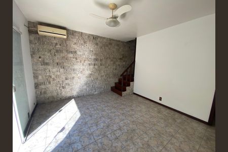 Casa à venda com 280m², 5 quartos e 1 vaga Casa à venda com 280m², 5 quartos e 1 vagaSala