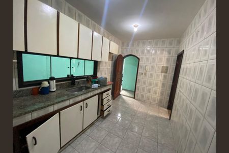 Casa à venda com 280m², 5 quartos e 1 vaga Casa à venda com 280m², 5 quartos e 1 vagaCozinha