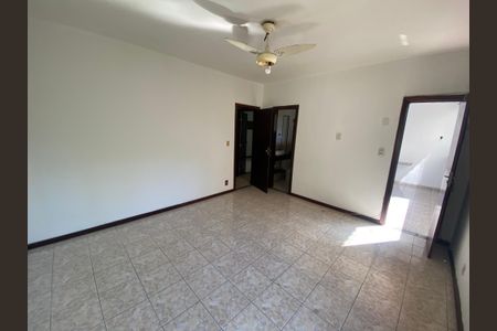 Casa à venda com 280m², 5 quartos e 1 vaga Casa à venda com 280m², 5 quartos e 1 vagaSuíte