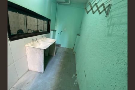 Casa à venda com 280m², 5 quartos e 1 vaga Casa à venda com 280m², 5 quartos e 1 vagaArea de Serviço