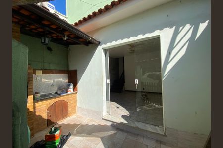 Casa à venda com 280m², 5 quartos e 1 vaga Casa à venda com 280m², 5 quartos e 1 vagaArea Churrasco
