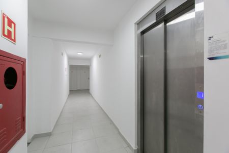 Apartamento para alugar com 47m², 2 quartos e sem vagaCorredor / Elevador