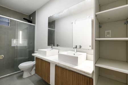 Apartamento à venda com 75m², 2 quartos e 1 vaga Apartamento à venda com 75m², 2 quartos e 1 vagaBanheiro da Suíte