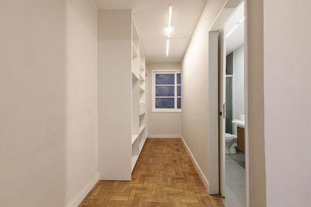 Apartamento à venda com 75m², 2 quartos e 1 vaga Apartamento à venda com 75m², 2 quartos e 1 vagaCloset da suíte