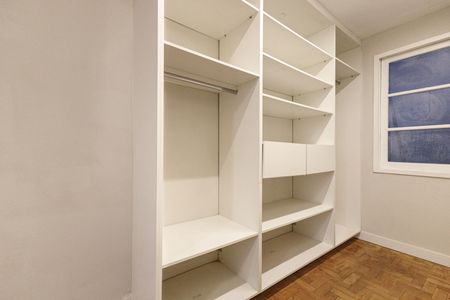 Apartamento à venda com 75m², 2 quartos e 1 vaga Apartamento à venda com 75m², 2 quartos e 1 vagaCloset da suíte