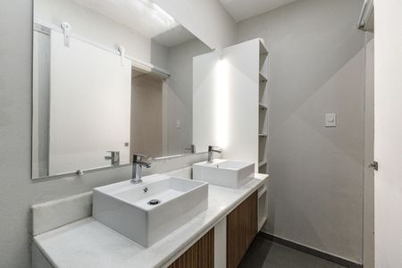 Apartamento à venda com 75m², 2 quartos e 1 vaga Apartamento à venda com 75m², 2 quartos e 1 vagaBanheiro da Suíte