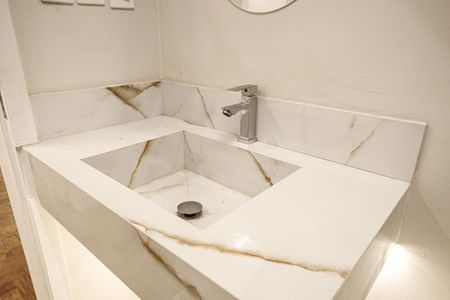 Apartamento à venda com 75m², 2 quartos e 1 vaga Apartamento à venda com 75m², 2 quartos e 1 vagaBanheiro Social