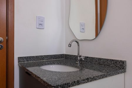 Banheiro de apartamento para alugar com 2 quartos, 56m² em Aparecidinha, Sorocaba