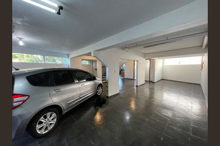 Casa de condomínio à venda com 137m², 4 quartos e 5 vagas Casa de condomínio à venda com 137m², 4 quartos e 5 vagasGaragem