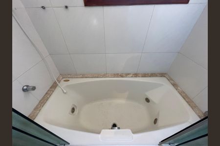 Casa de condomínio à venda com 137m², 4 quartos e 5 vagas Casa de condomínio à venda com 137m², 4 quartos e 5 vagasBanheiro 1