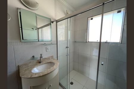 Casa de condomínio à venda com 137m², 4 quartos e 5 vagas Casa de condomínio à venda com 137m², 4 quartos e 5 vagasBanheiro 4