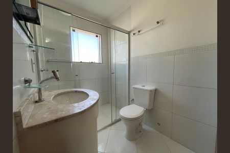 Casa de condomínio à venda com 137m², 4 quartos e 5 vagas Casa de condomínio à venda com 137m², 4 quartos e 5 vagasBanheiro 4