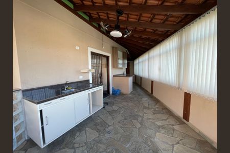 Casa de condomínio à venda com 137m², 4 quartos e 5 vagas Casa de condomínio à venda com 137m², 4 quartos e 5 vagasEntrada