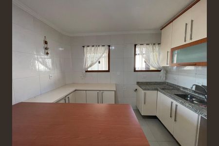 Casa de condomínio à venda com 137m², 4 quartos e 5 vagas Casa de condomínio à venda com 137m², 4 quartos e 5 vagasCozinha