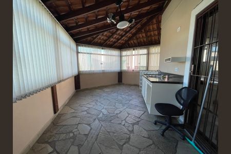 Casa de condomínio à venda com 137m², 4 quartos e 5 vagas Casa de condomínio à venda com 137m², 4 quartos e 5 vagasEntrada