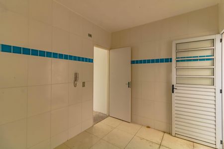 Casa à venda com 70m², 2 quartos e 3 vagas Casa à venda com 70m², 2 quartos e 3 vagasCozinha