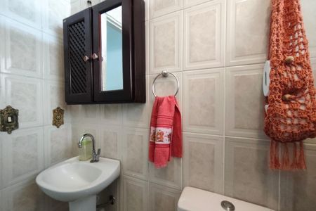 Casa para alugar com 160m², 2 quartos e 2 vagas Casa para alugar com 160m², 2 quartos e 2 vagasBanheiro Social